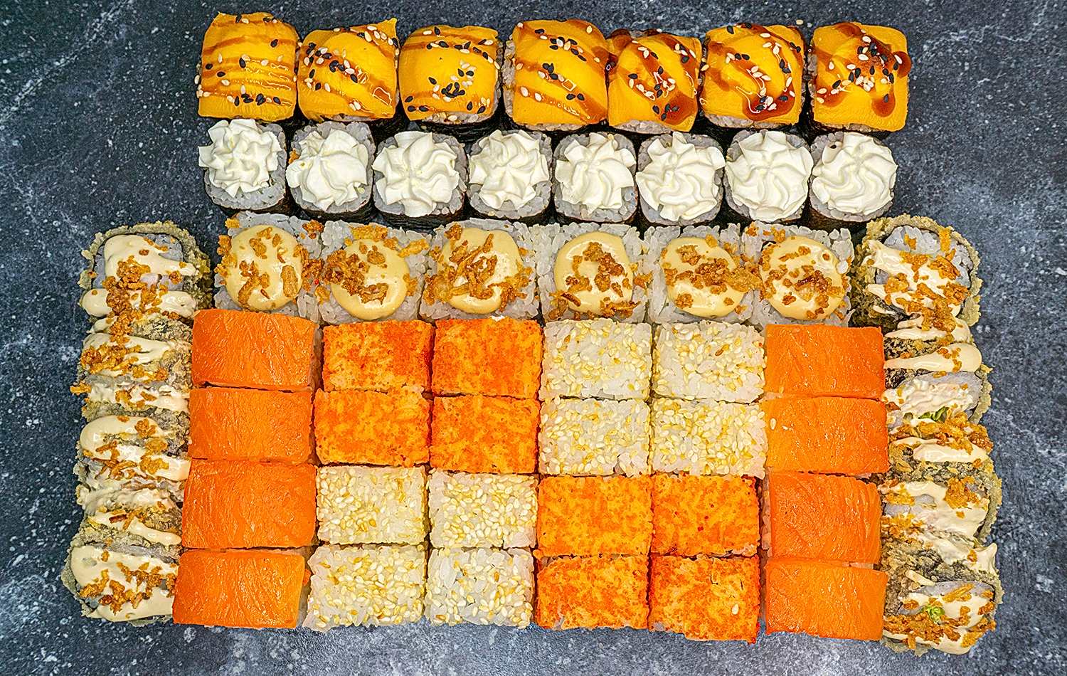 Семейный сет(7)(Фила мини,криспи,каппа с сыром,темпура чикен,калифорн,сяке чеддер,сливочный краб)